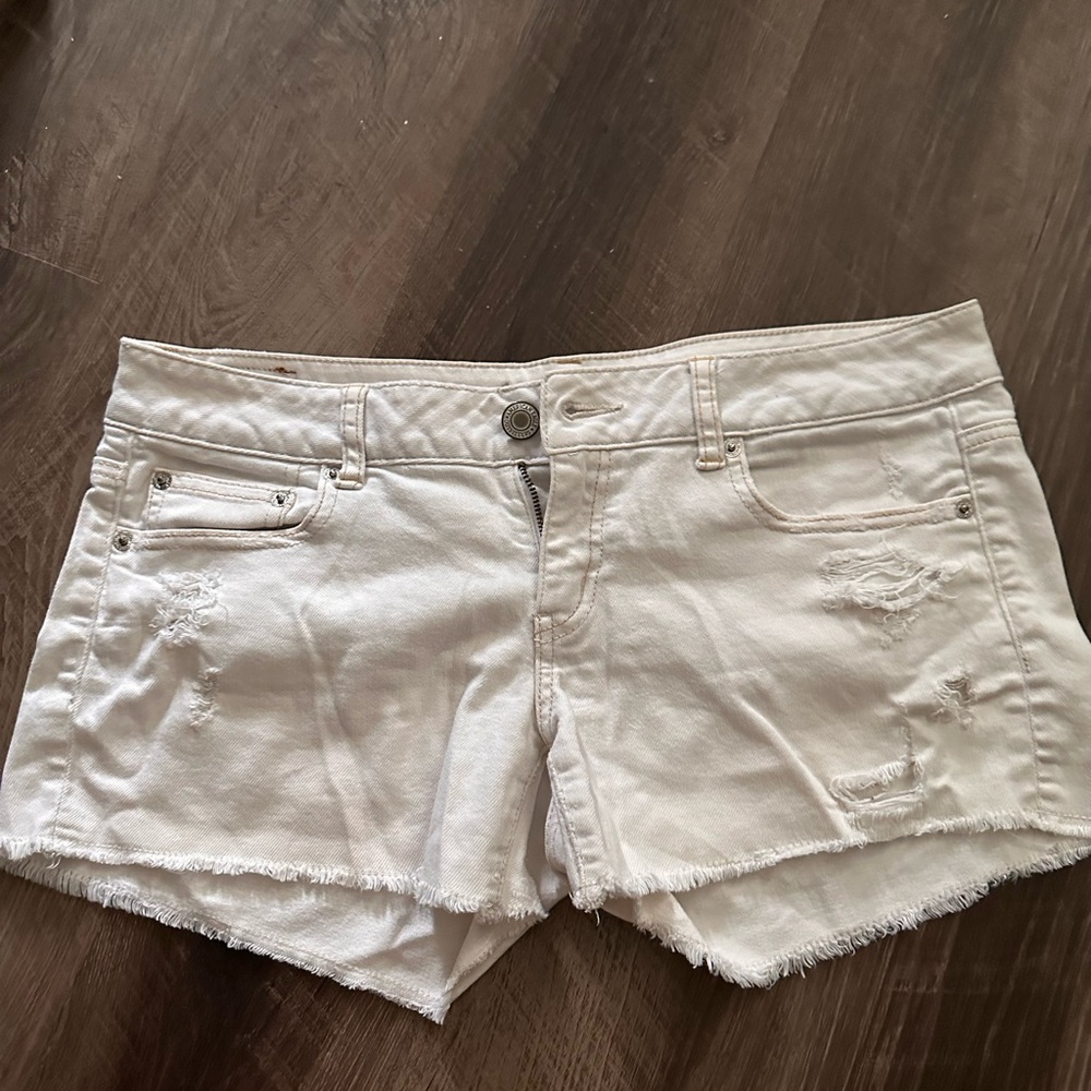 AE LOW RISE JEAN SHORT SZ 10 bone